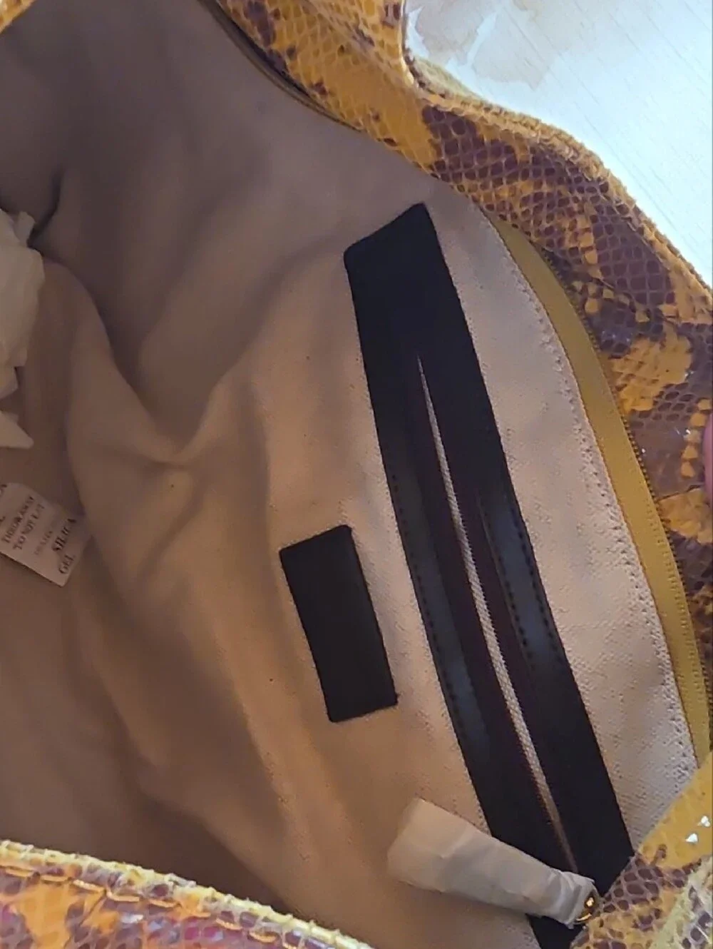 N/A stylish snakeskin